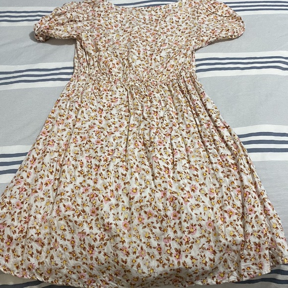 Adorable juniors floral sun dress - Picture 7 of 8